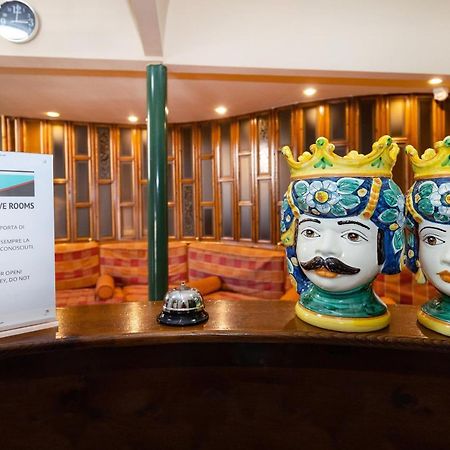 Stesicoro Exclusive Rooms คาตาเนีย ภายนอก รูปภาพ