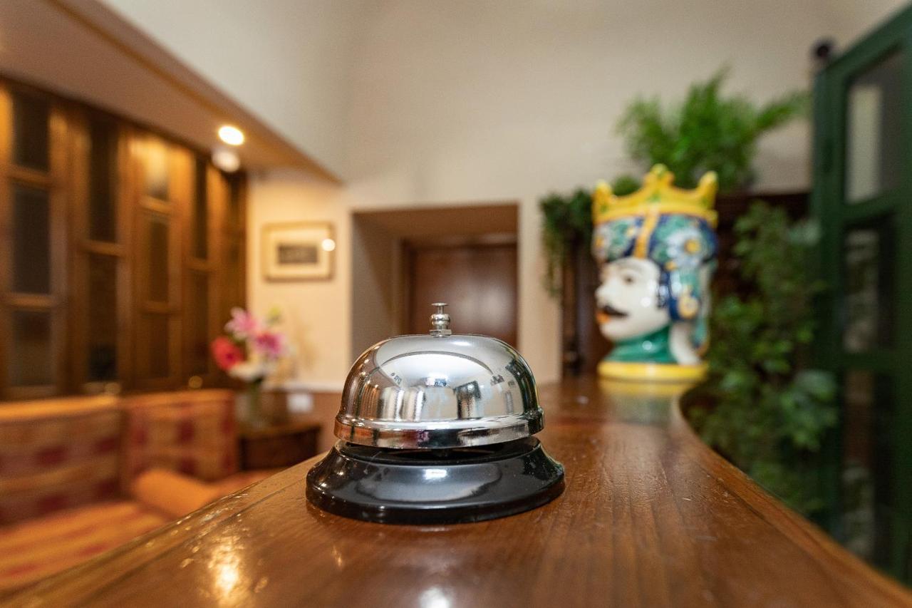 Stesicoro Exclusive Rooms คาตาเนีย ภายนอก รูปภาพ