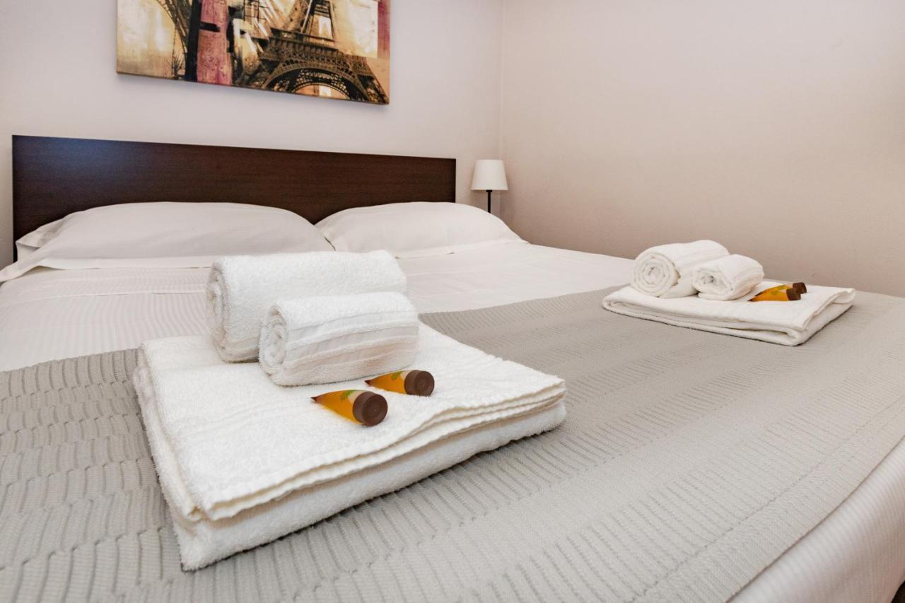 Stesicoro Exclusive Rooms คาตาเนีย ภายนอก รูปภาพ