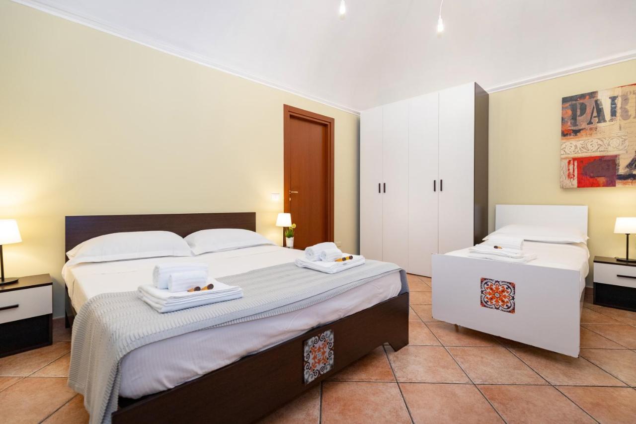 Stesicoro Exclusive Rooms คาตาเนีย ภายนอก รูปภาพ