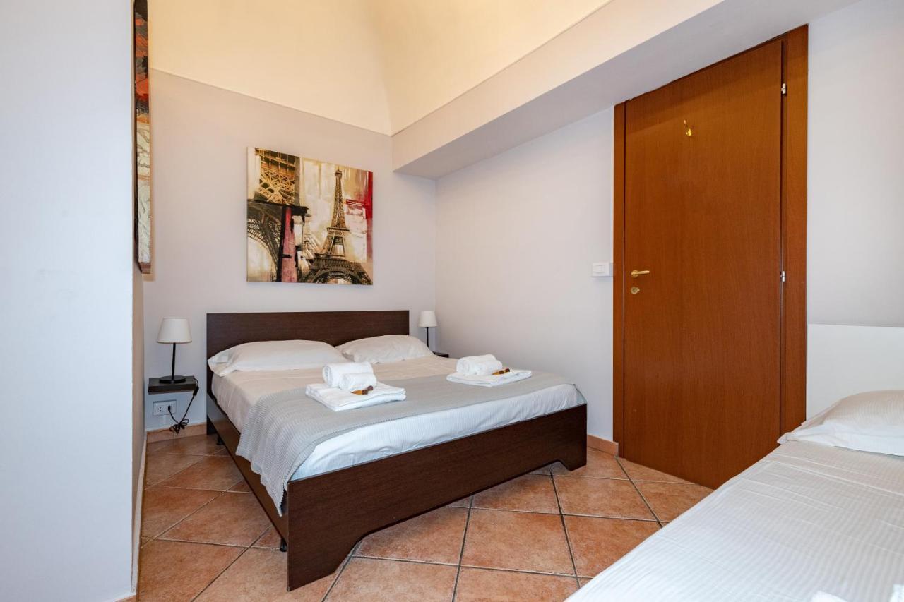 Stesicoro Exclusive Rooms คาตาเนีย ภายนอก รูปภาพ