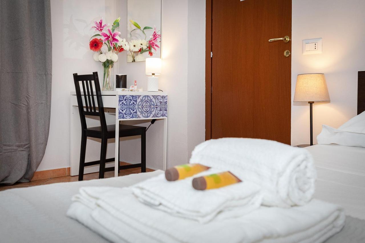 Stesicoro Exclusive Rooms คาตาเนีย ภายนอก รูปภาพ