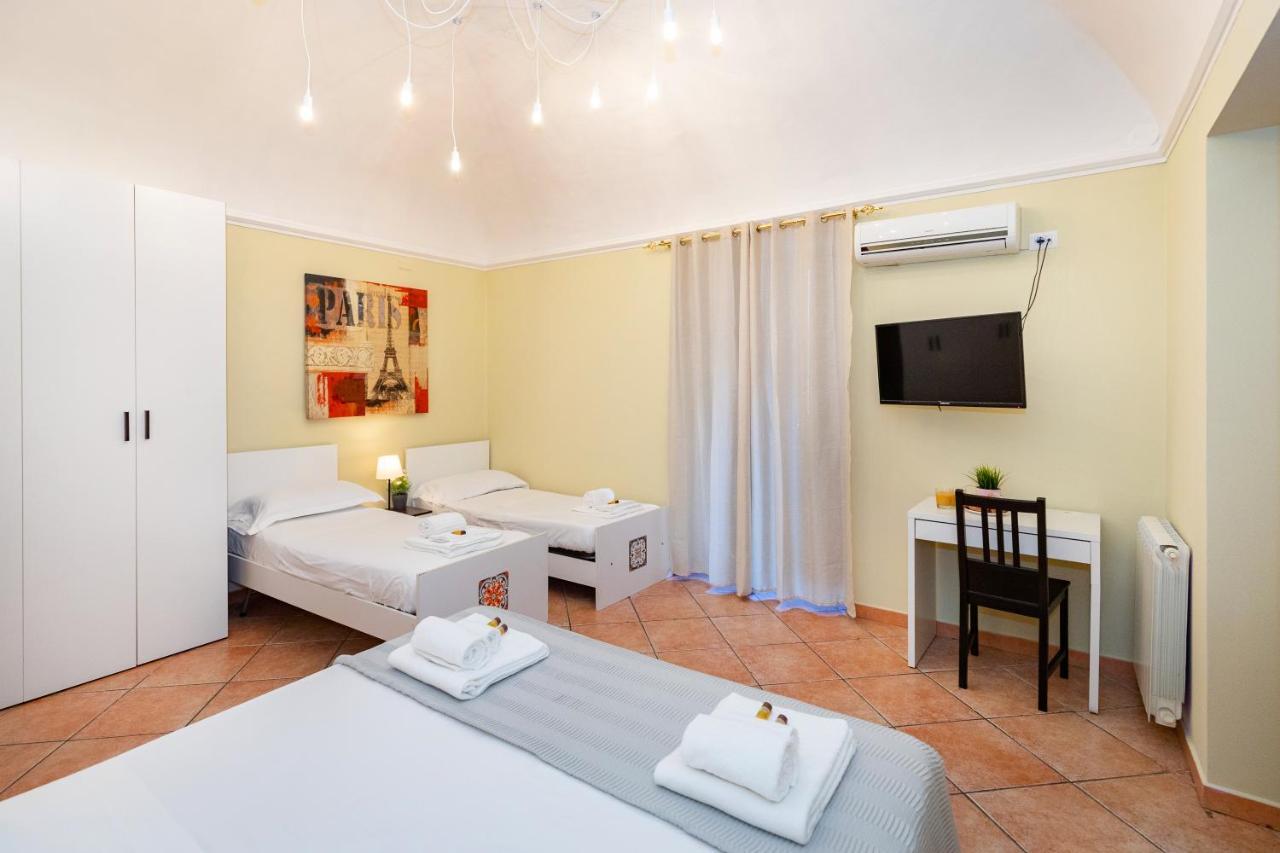 Stesicoro Exclusive Rooms คาตาเนีย ภายนอก รูปภาพ