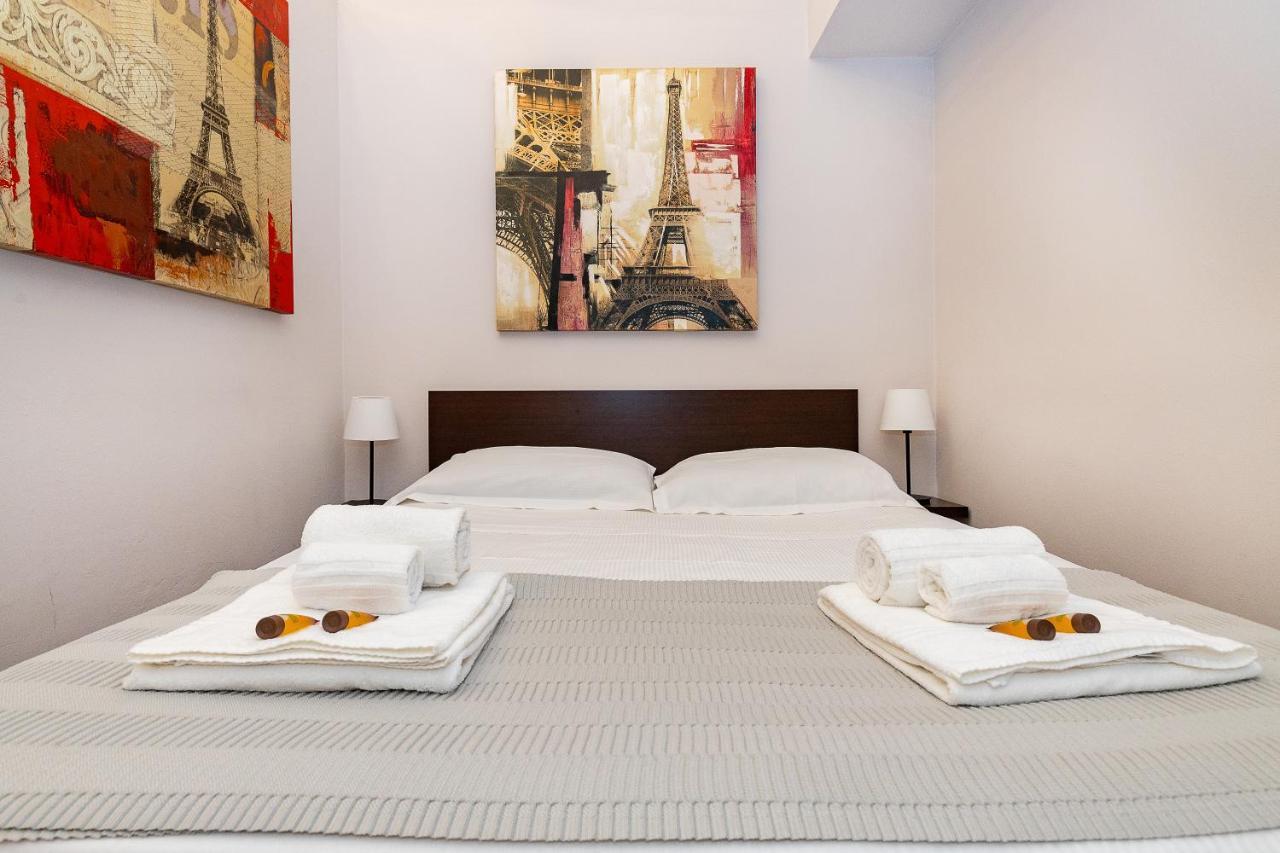 Stesicoro Exclusive Rooms คาตาเนีย ภายนอก รูปภาพ