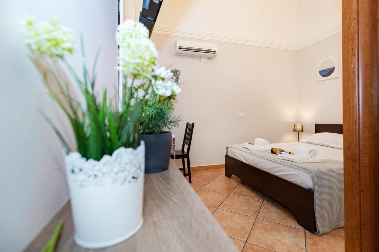 Stesicoro Exclusive Rooms คาตาเนีย ภายนอก รูปภาพ